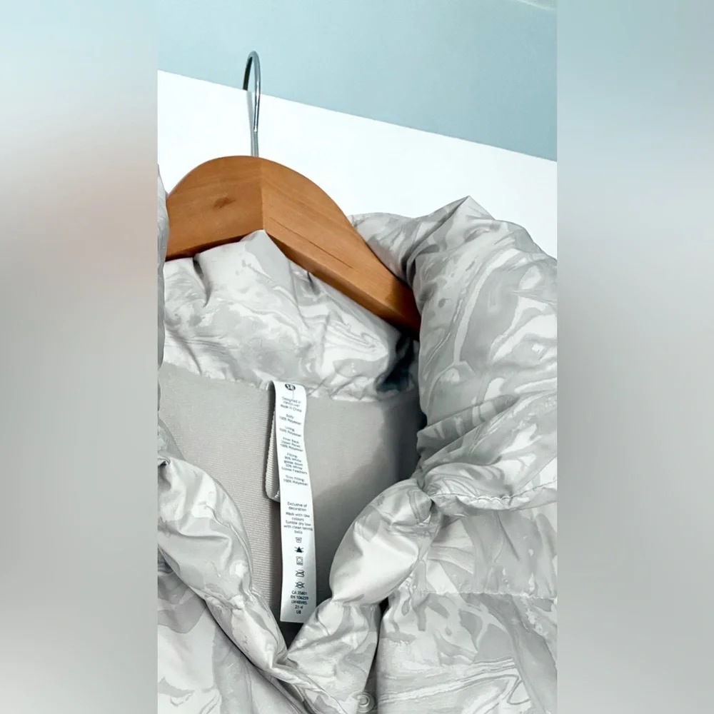 lululemon athletica Light Gray Marble-Print Puffer Vest - Picture 2 of 16